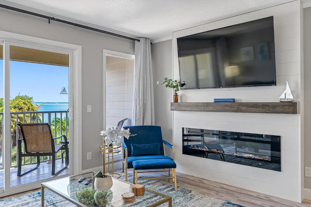 Wake Up To The Ocean Breeze - Enjoy Amazing Views Villa Tampa