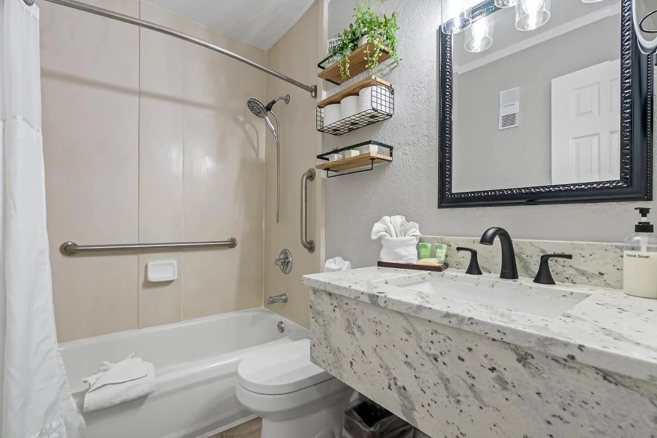 Wake Up To The Ocean Breeze - Enjoy Amazing Views Villa Tampa