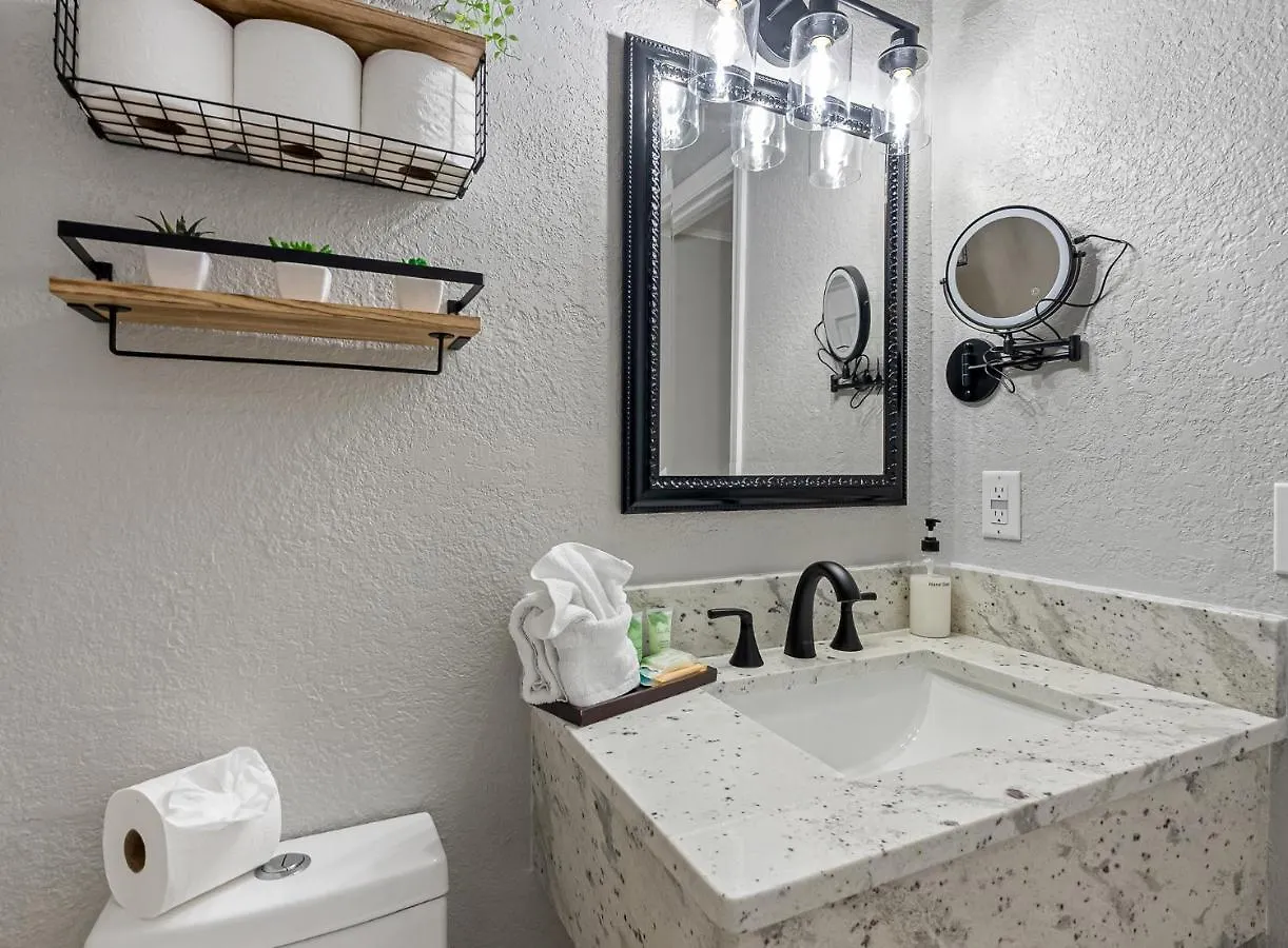 Wake Up To The Ocean Breeze - Enjoy Amazing Views Villa Tampa Holiday home