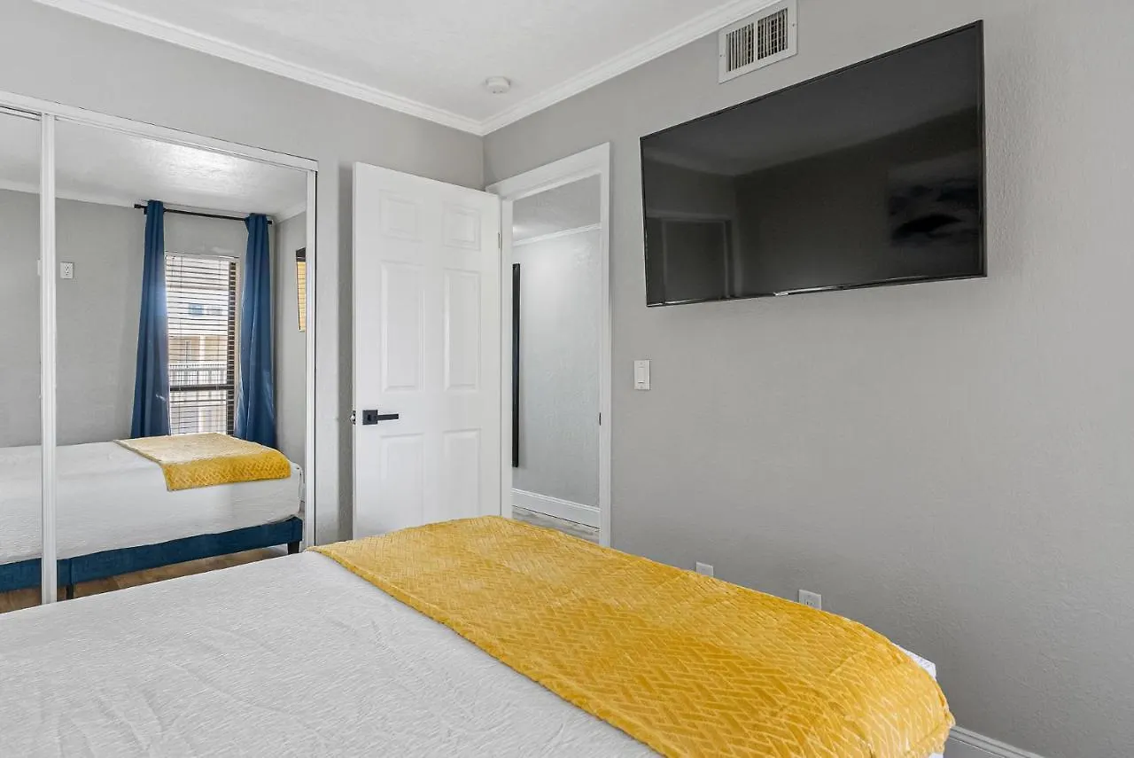 Wake Up To The Ocean Breeze - Enjoy Amazing Views Villa Tampa