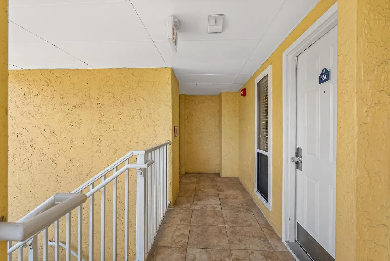 Wake Up To The Ocean Breeze - Enjoy Amazing Views Villa Tampa
