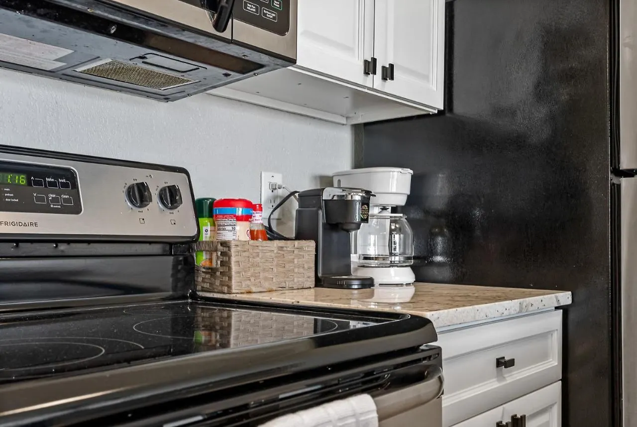 Wake Up To The Ocean Breeze - Enjoy Amazing Views Villa Tampa