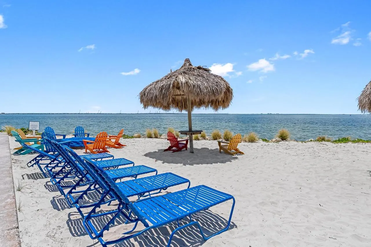Wake Up To The Ocean Breeze - Enjoy Amazing Views Villa Tampa